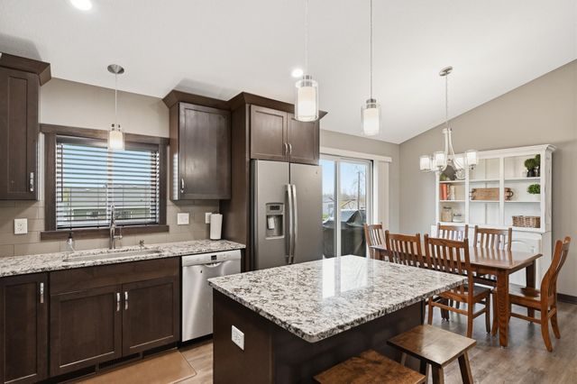 3911 Sunnydale Lane SE, Rochester, MN 55904