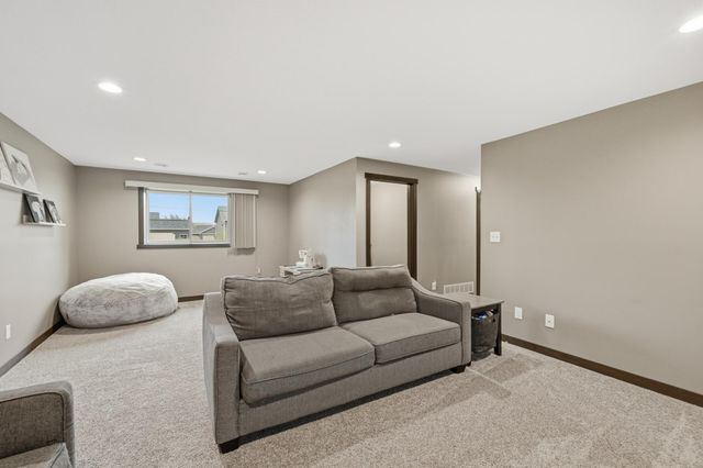 3911 Sunnydale Lane SE, Rochester, MN 55904