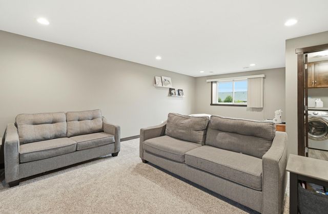 3911 Sunnydale Lane SE, Rochester, MN 55904