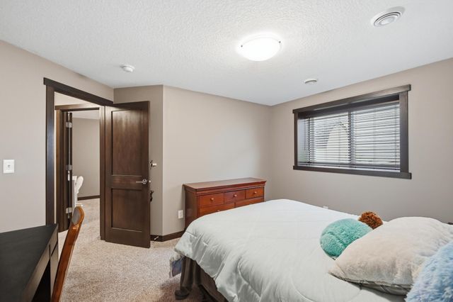 3911 Sunnydale Lane SE, Rochester, MN 55904