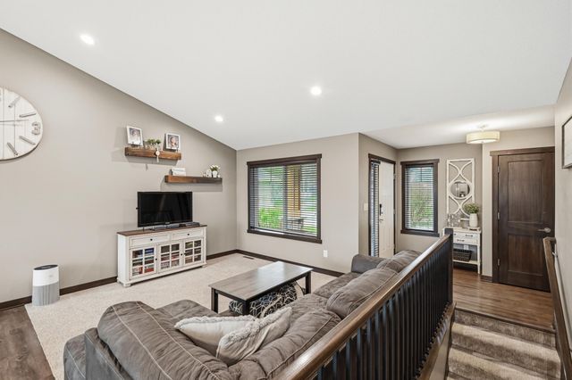 3911 Sunnydale Lane SE, Rochester, MN 55904