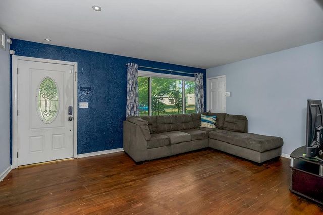 3340 S Crisp Avenue, Independence, MO 64052