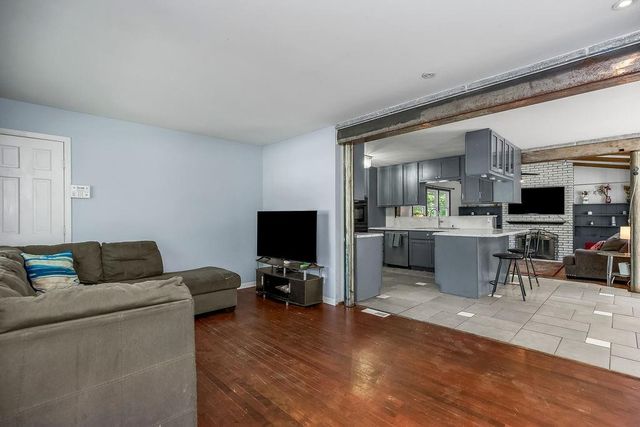 3340 S Crisp Avenue, Independence, MO 64052