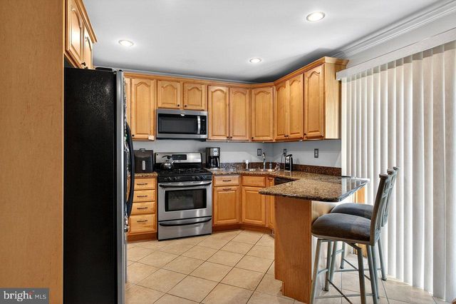 469 LIVINGSTON DR, Hightstown, NJ 08520