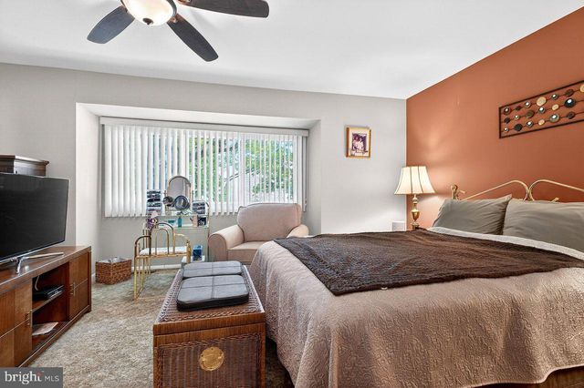 469 LIVINGSTON DR, Hightstown, NJ 08520