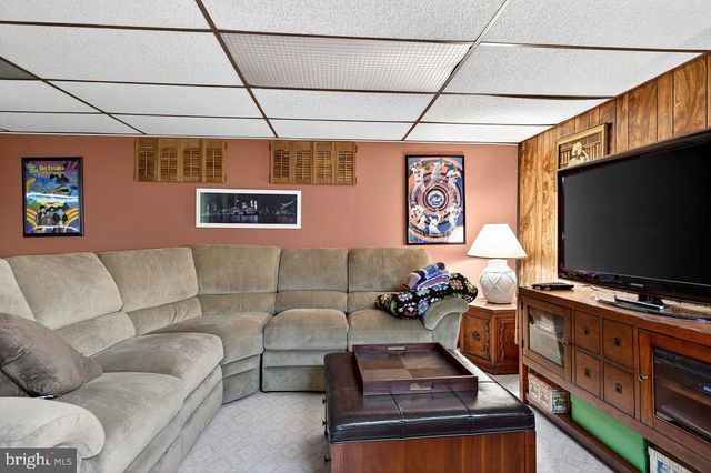 469 LIVINGSTON DR, Hightstown, NJ 08520