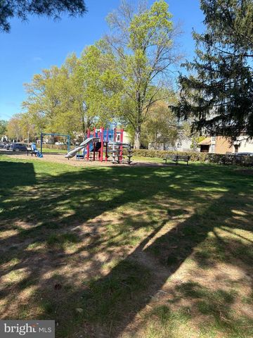 469 LIVINGSTON DR, Hightstown, NJ 08520