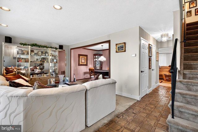 469 LIVINGSTON DR, Hightstown, NJ 08520