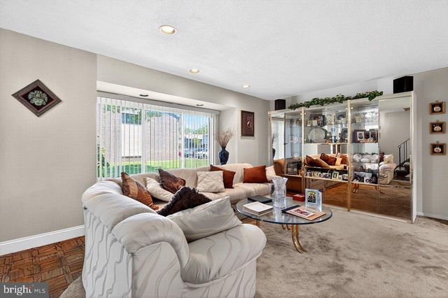 469 LIVINGSTON DR, Hightstown, NJ 08520