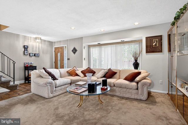 469 LIVINGSTON DR, Hightstown, NJ 08520