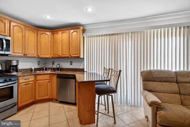 469 LIVINGSTON DR, Hightstown, NJ 08520