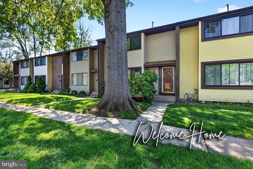 469 LIVINGSTON DR, Hightstown, NJ 08520