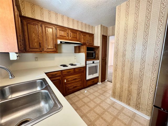 1904 Spindletop Drive, Duncanville, TX 75137