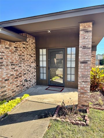 1904 Spindletop Drive, Duncanville, TX 75137