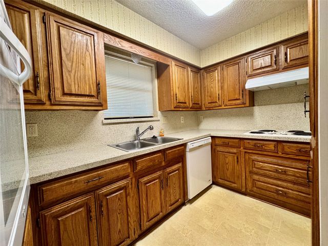 1904 Spindletop Drive, Duncanville, TX 75137