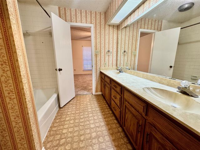 1904 Spindletop Drive, Duncanville, TX 75137