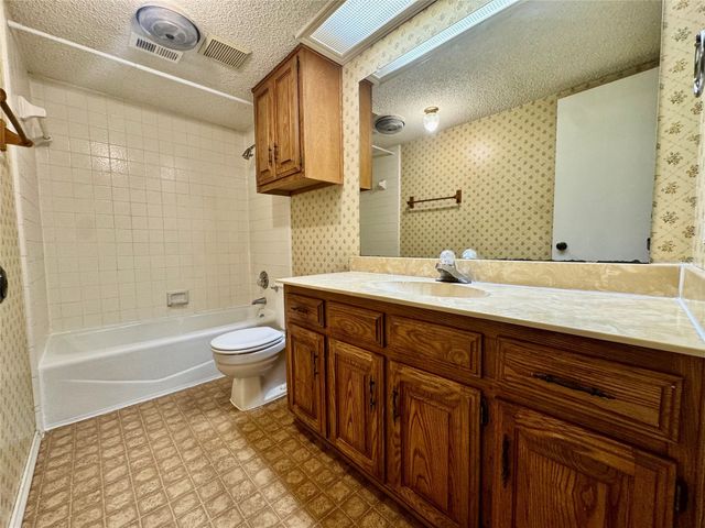 1904 Spindletop Drive, Duncanville, TX 75137