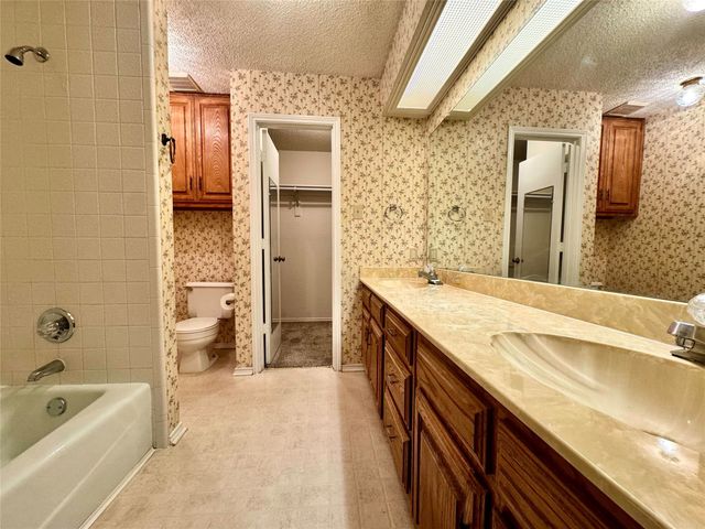 1904 Spindletop Drive, Duncanville, TX 75137