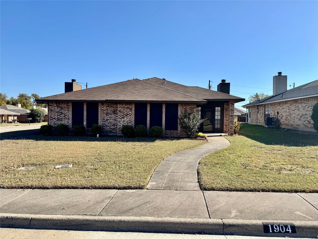 1904 Spindletop Drive, Duncanville, TX 75137