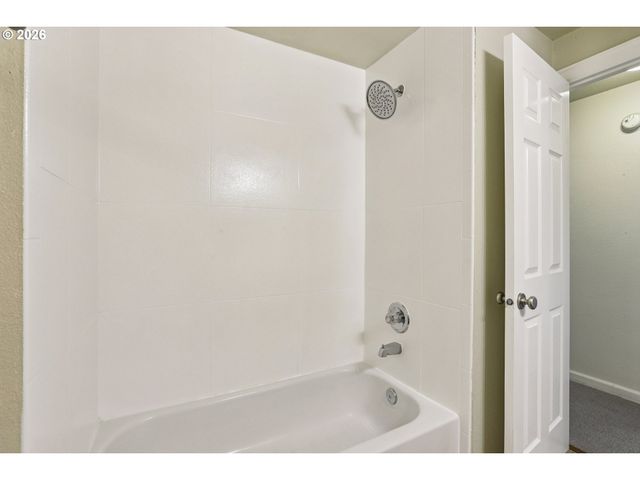 2680 Sw 87TH Ave 5, Portland, OR 97225