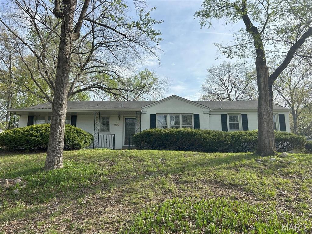 900 Alanson Drive, St Louis, MO 63132