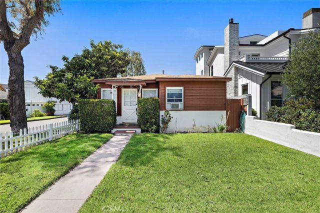 501 Poinsettia Avenue, Corona Del Mar, CA 92625