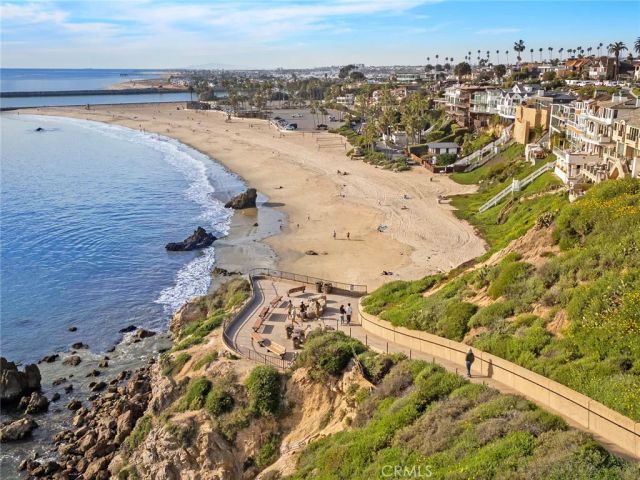 501 Poinsettia Avenue, Corona Del Mar, CA 92625