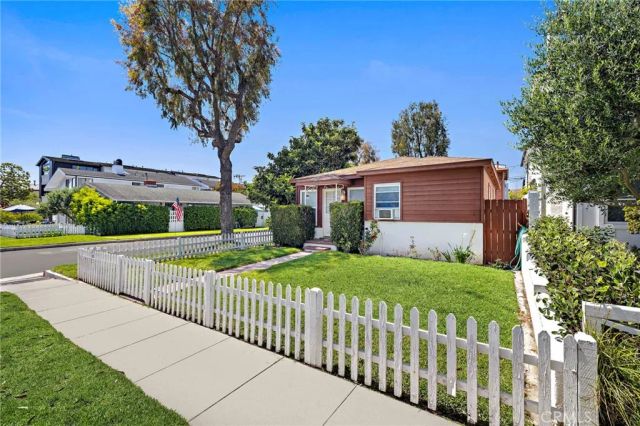 501 Poinsettia Avenue, Corona Del Mar, CA 92625