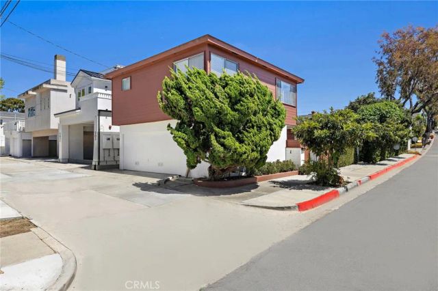 501 Poinsettia Avenue, Corona Del Mar, CA 92625
