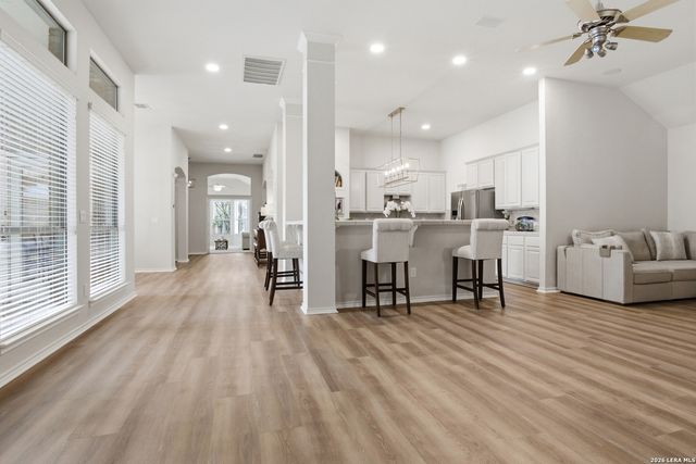 25 Stoneleigh Way, San Antonio, TX 78218
