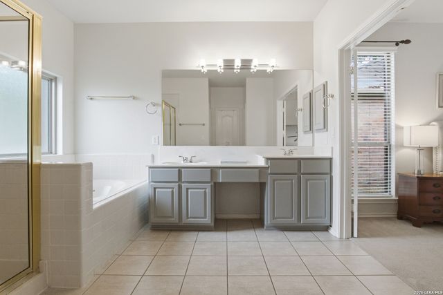 25 Stoneleigh Way, San Antonio, TX 78218
