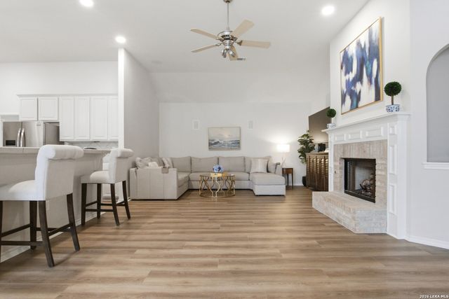 25 Stoneleigh Way, San Antonio, TX 78218
