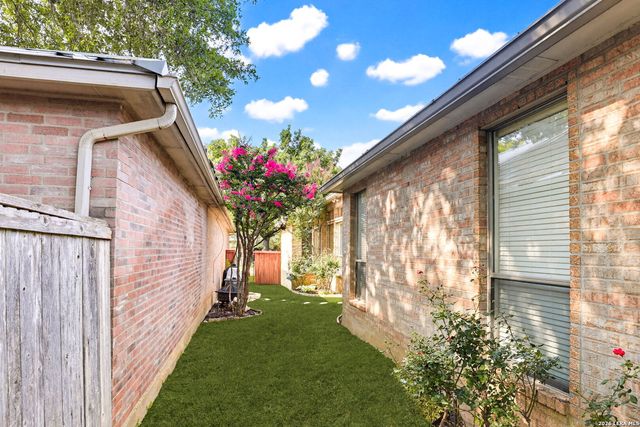 25 Stoneleigh Way, San Antonio, TX 78218