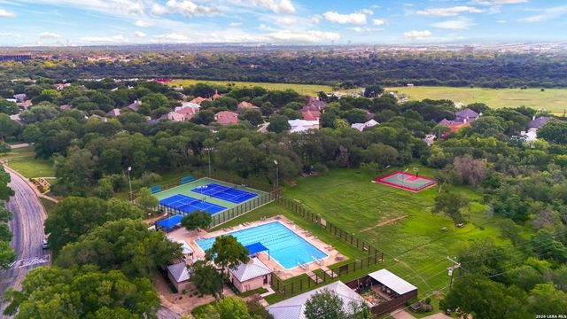 25 Stoneleigh Way, San Antonio, TX 78218