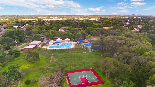 25 Stoneleigh Way, San Antonio, TX 78218
