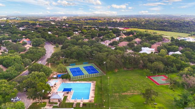 25 Stoneleigh Way, San Antonio, TX 78218