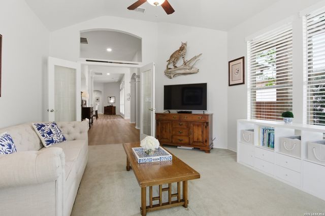 25 Stoneleigh Way, San Antonio, TX 78218