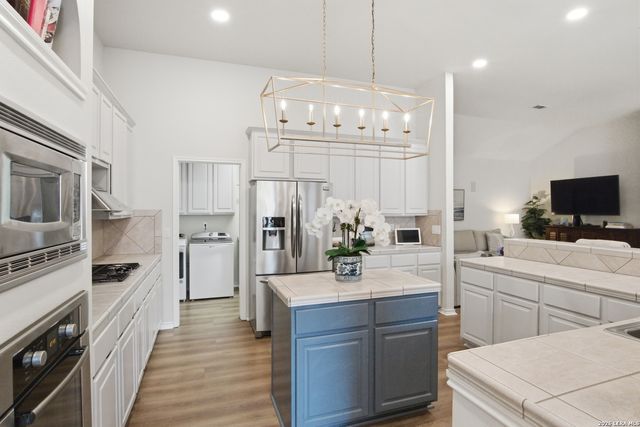 25 Stoneleigh Way, San Antonio, TX 78218