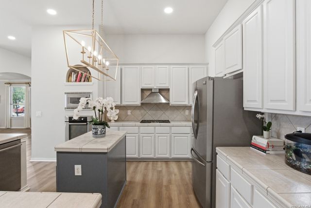 25 Stoneleigh Way, San Antonio, TX 78218