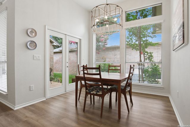 25 Stoneleigh Way, San Antonio, TX 78218