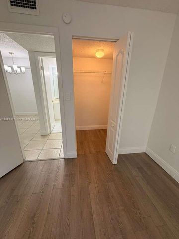 4235 N University Dr 106, Sunrise, FL 33351