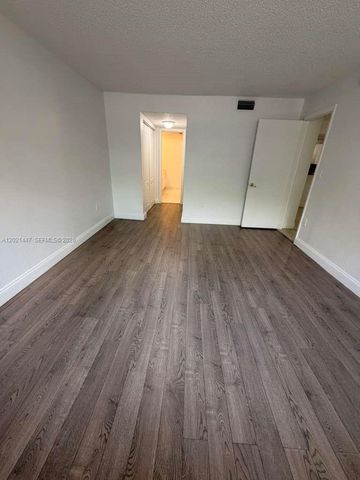 4235 N University Dr 106, Sunrise, FL 33351
