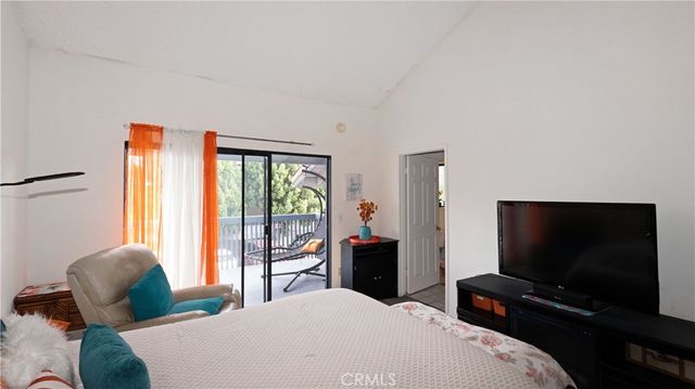 20651 Roscoe L, Winnetka, CA 91306