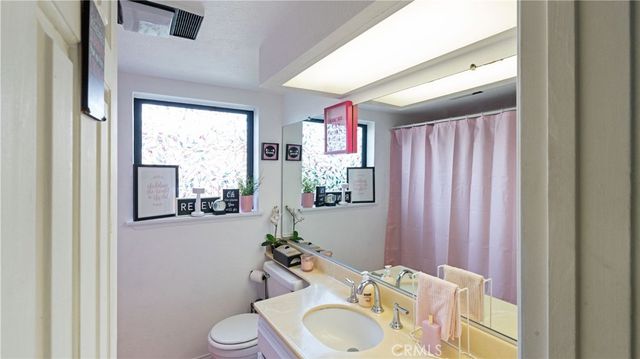 20651 Roscoe L, Winnetka, CA 91306