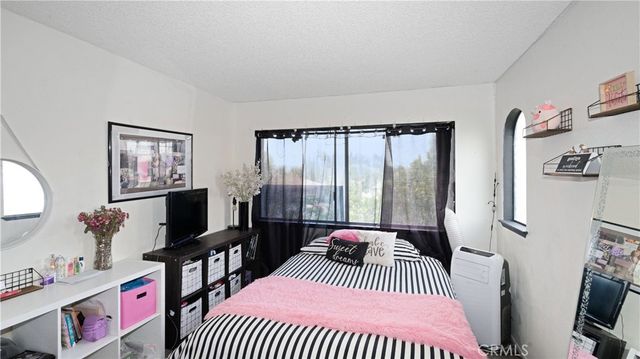 20651 Roscoe L, Winnetka, CA 91306