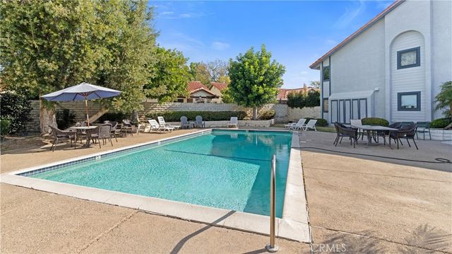 20651 Roscoe L, Winnetka, CA 91306
