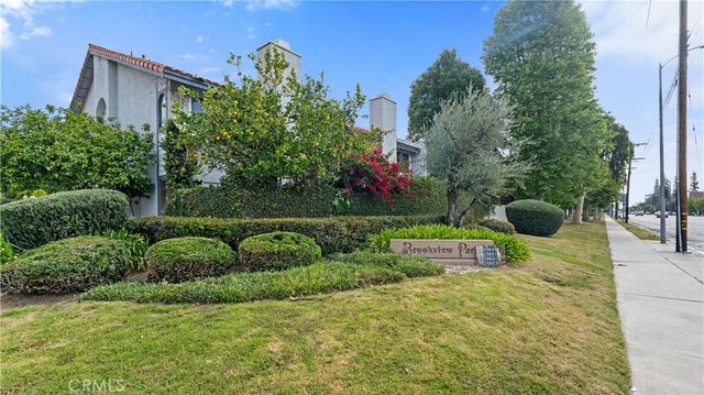 20651 Roscoe L, Winnetka, CA 91306