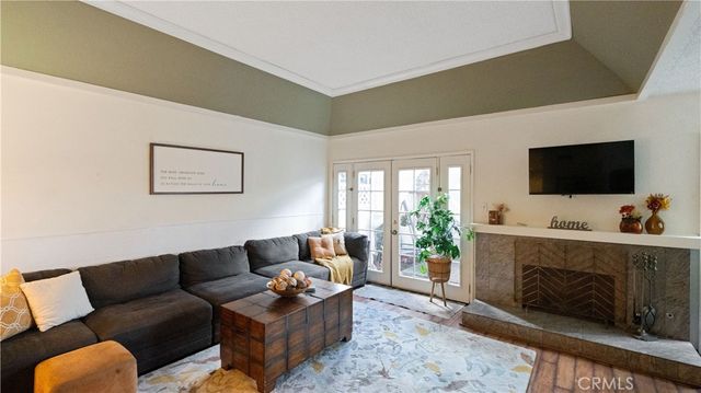 20651 Roscoe L, Winnetka, CA 91306