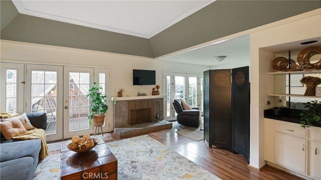 20651 Roscoe L, Winnetka, CA 91306