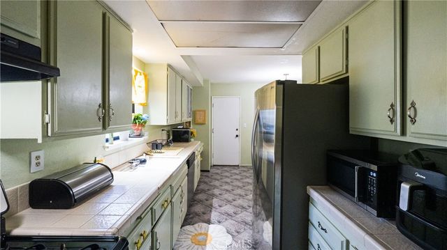 20651 Roscoe L, Winnetka, CA 91306
